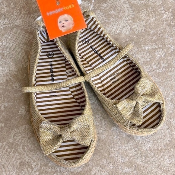 Brand New TenderToes Gold Tone Metallic Espadrilles Open Toe Bows Slip On Shoes - Picture 1 of 16